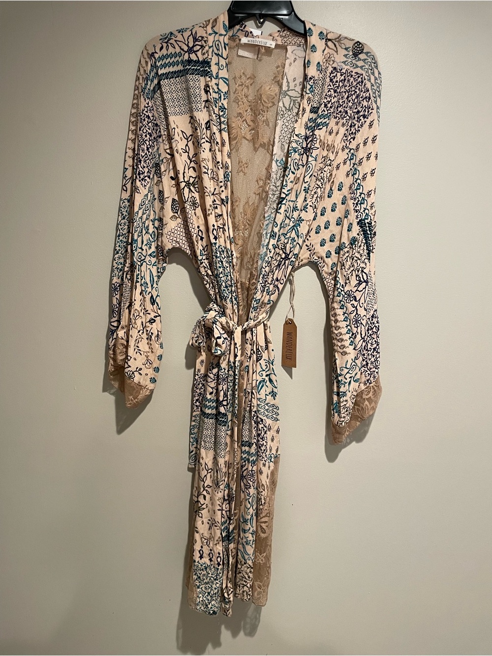 WANDERLUX Floral Lace Kimono Robe. Size Small. Lace Detail. Made in The U.S.A .